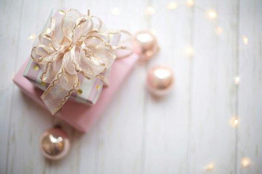 Top Luxury Gifts for Her: An Ultimate Guide to Indulgent and Memorable Presents