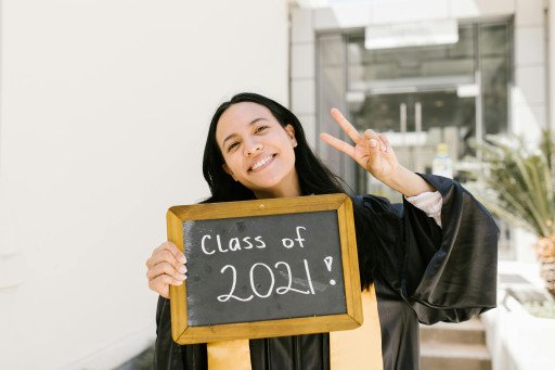 Innovative and Affordable Graduation Gift Ideas for Friends That Carry a Personal Touch